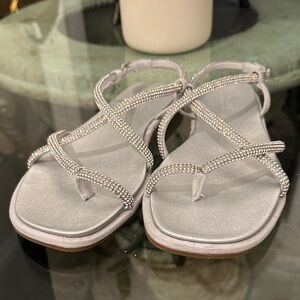 New! $79 Kenneth Cole Reaction Silver Rhinestone Strappy Sandals sz 9